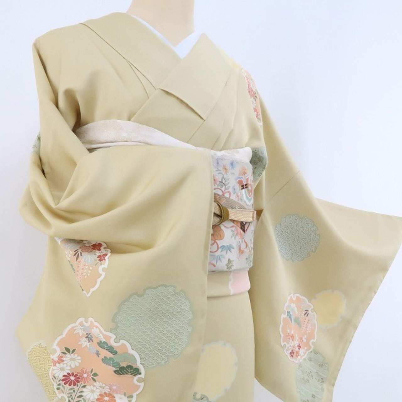 新品 雪輪 着物“花の雪輪に願いを込めれば新たな世界が我が身を包む  