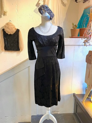50’s 60’s flower design black dress satin waist