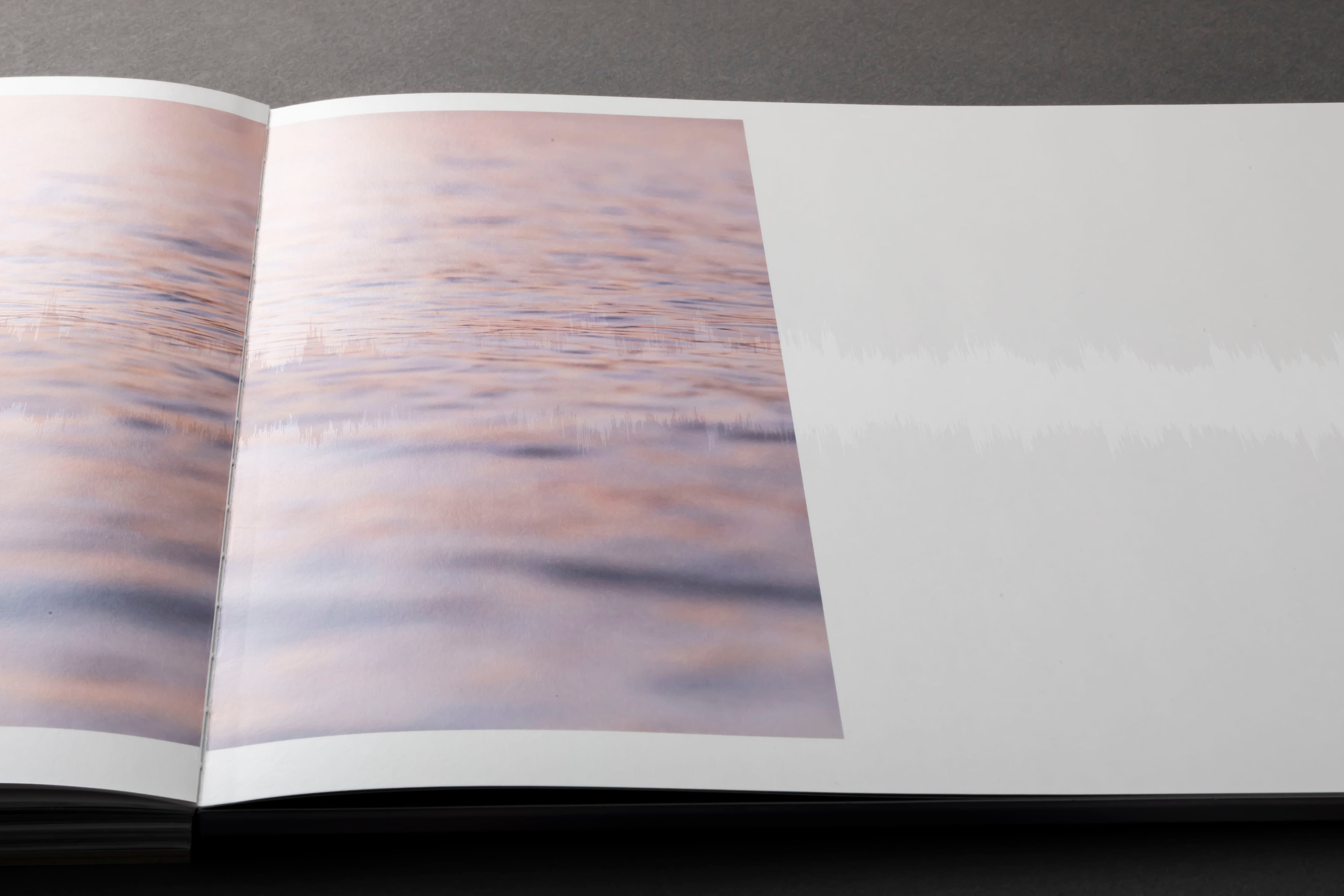 サウンド＆ヴィジュアルブック『Hear and There』 / 山本啓 × 中島光行