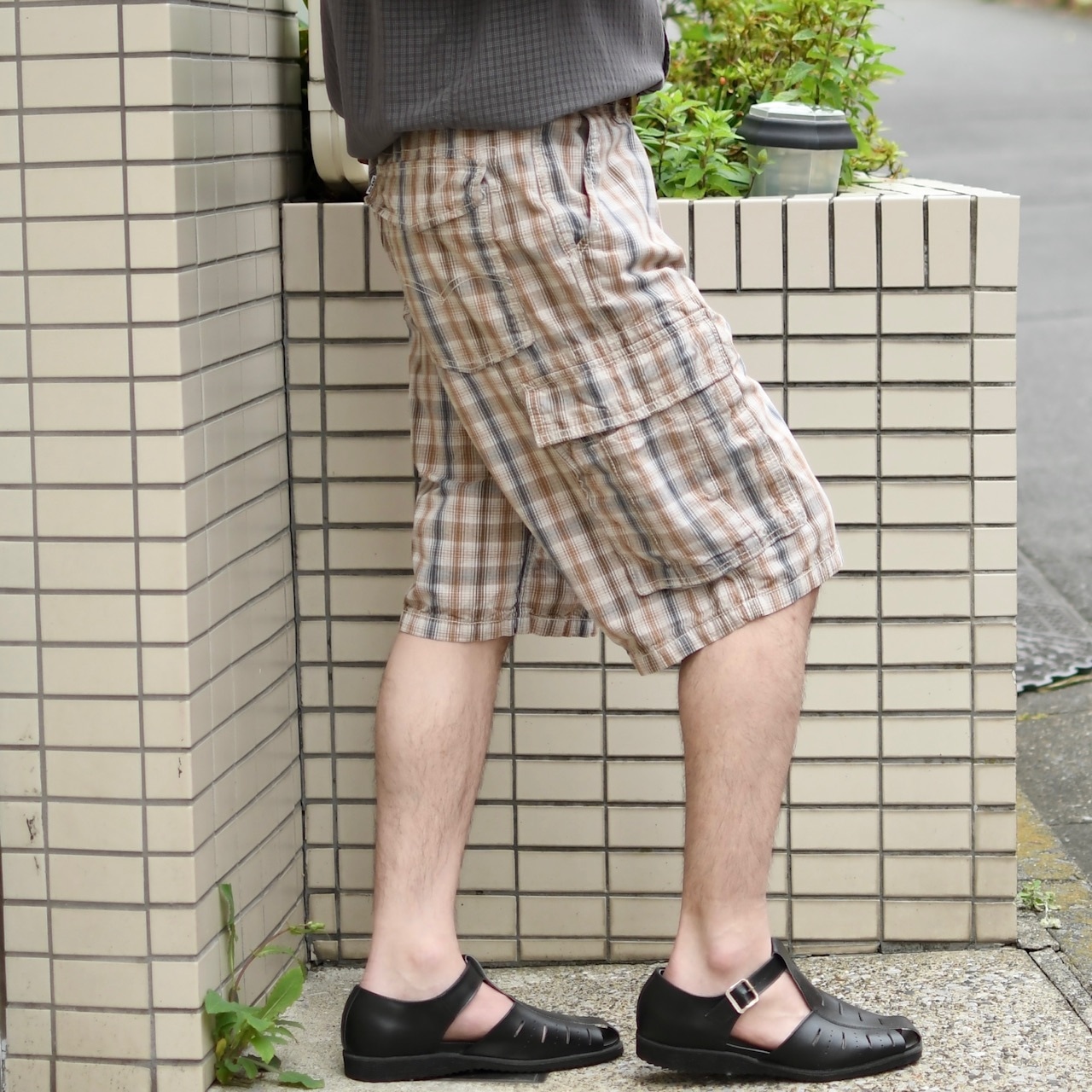 LEVI’S check cargo half pants