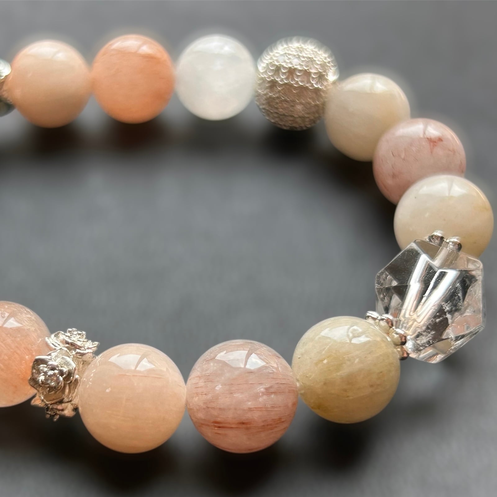 ラビットヘア 天然石デザインブレスレット｜癒しと直感 339（内周15cm