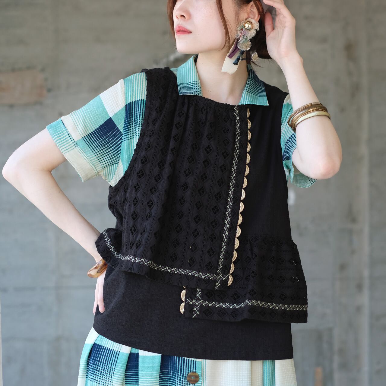 今季も登場!早い者勝ち!レースデザインが独創的♡カットワークレース重なるノースリーブトップ(23s-10)ブラック ver2