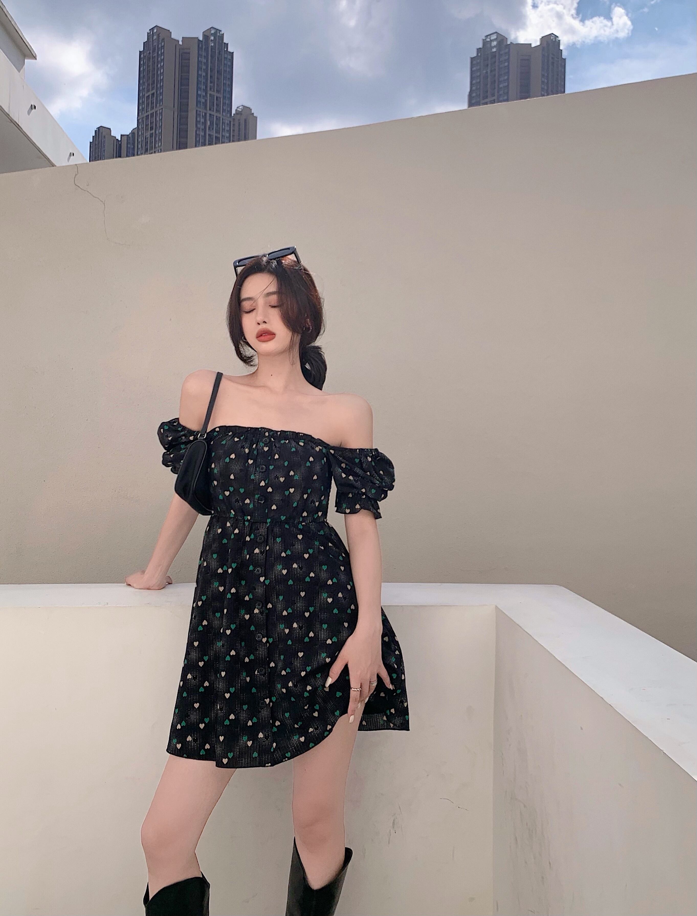 フローラルドレス スリーブブラックショートスカート サマーウェスト 夏物 花柄 ブラックストロベリース64352735238