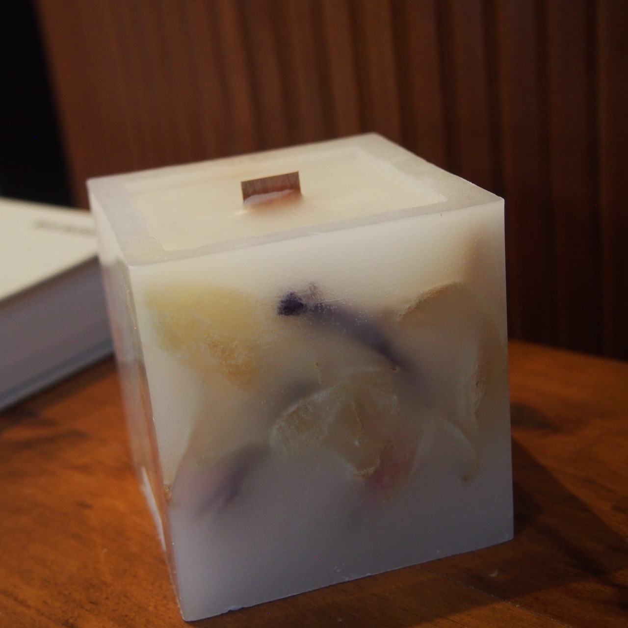 calm candle : tulip