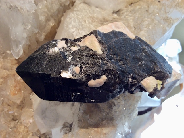 魔除け!モリオン黒水晶 母岩つき原石 006