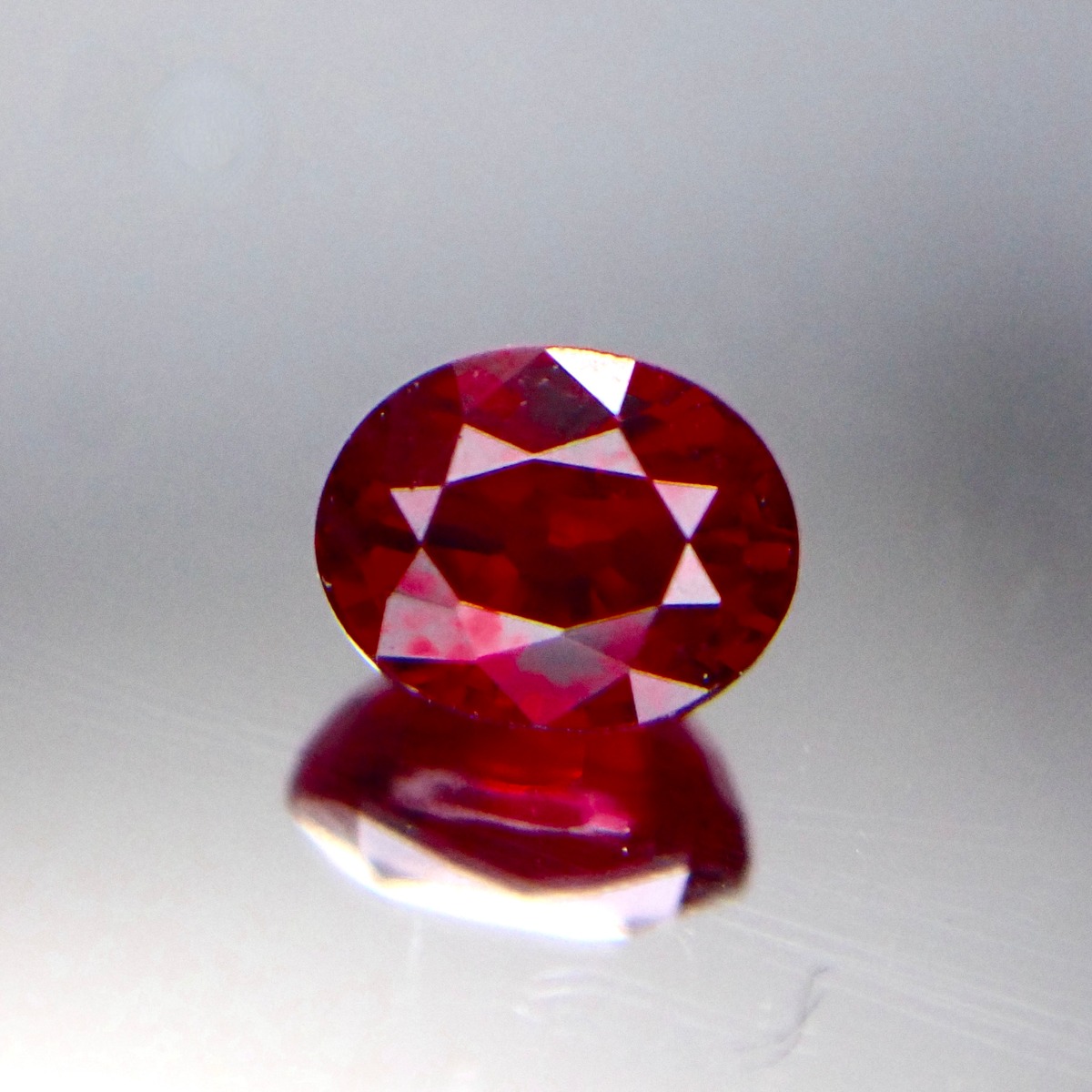 情熱の深紅、奇跡の一石 0.46ct 天然ピジョンブラッドルビー 