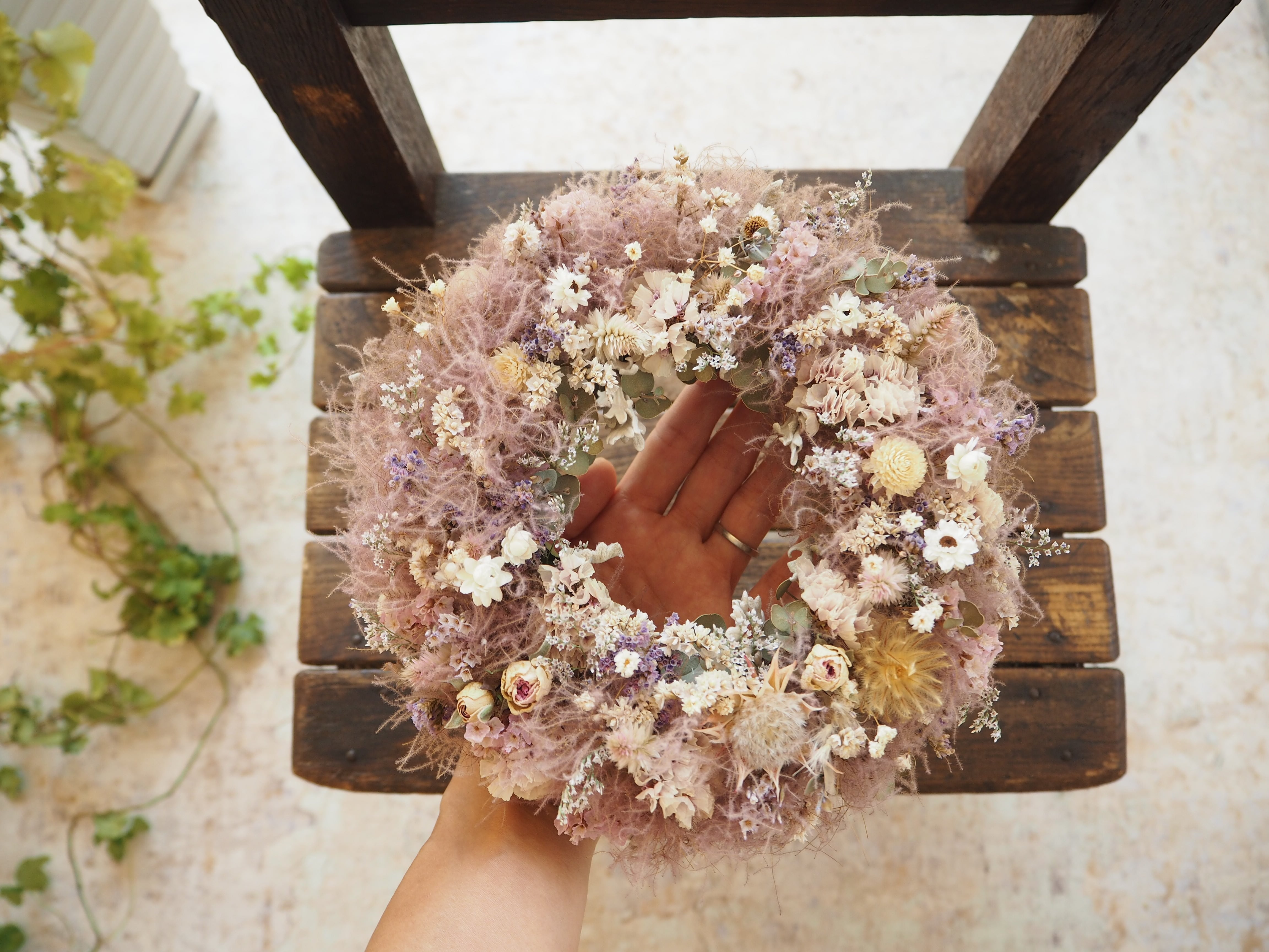 スモークツリーと秋色紫陽花のフライングブーケ スワッグ 