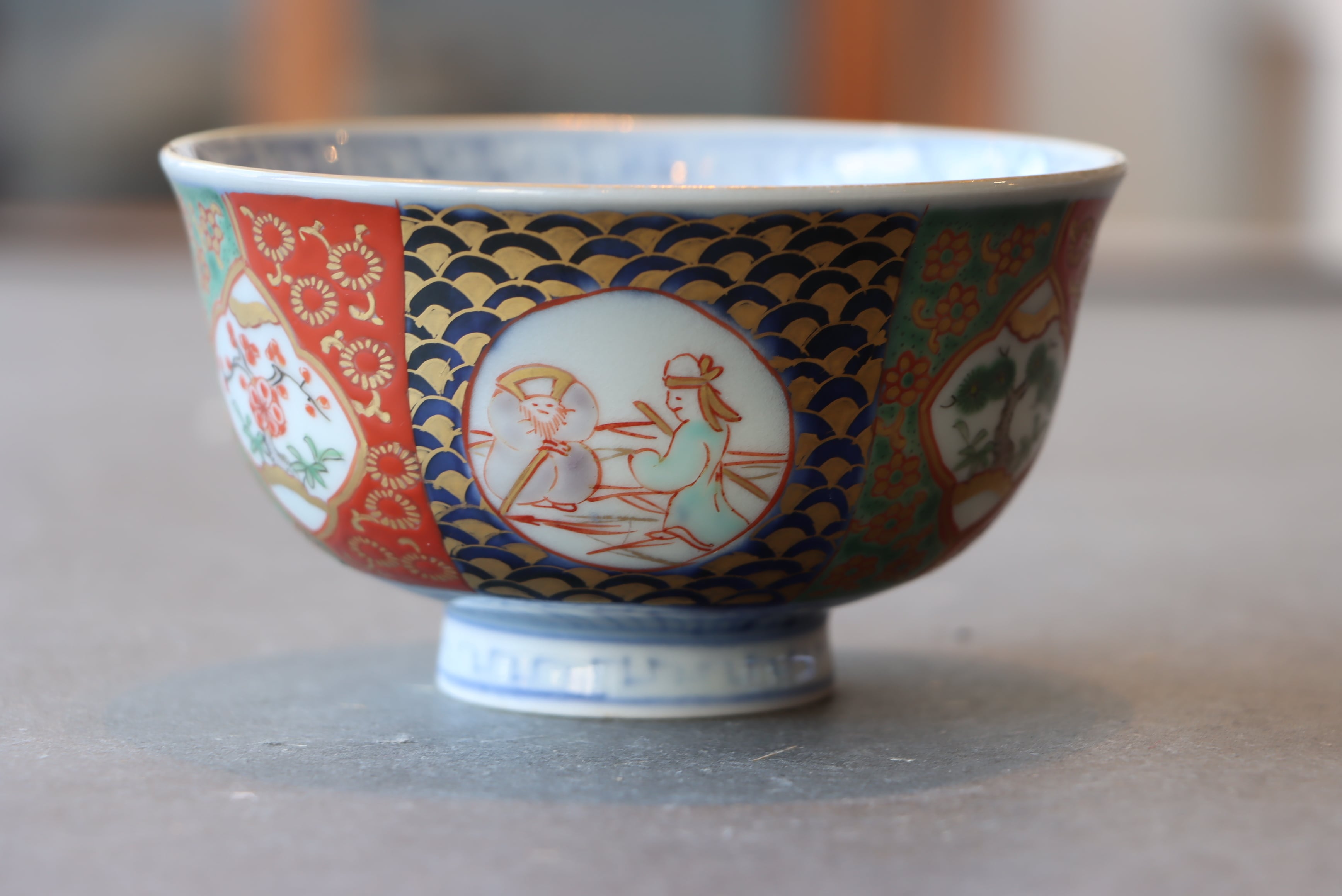 伊万里焼 色絵 桃手 鶴亀翁文 蓋茶碗 通りもの/Imari coverd bowl