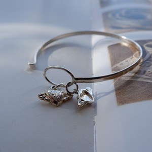 揺れるハートのバングル  (zon-28)