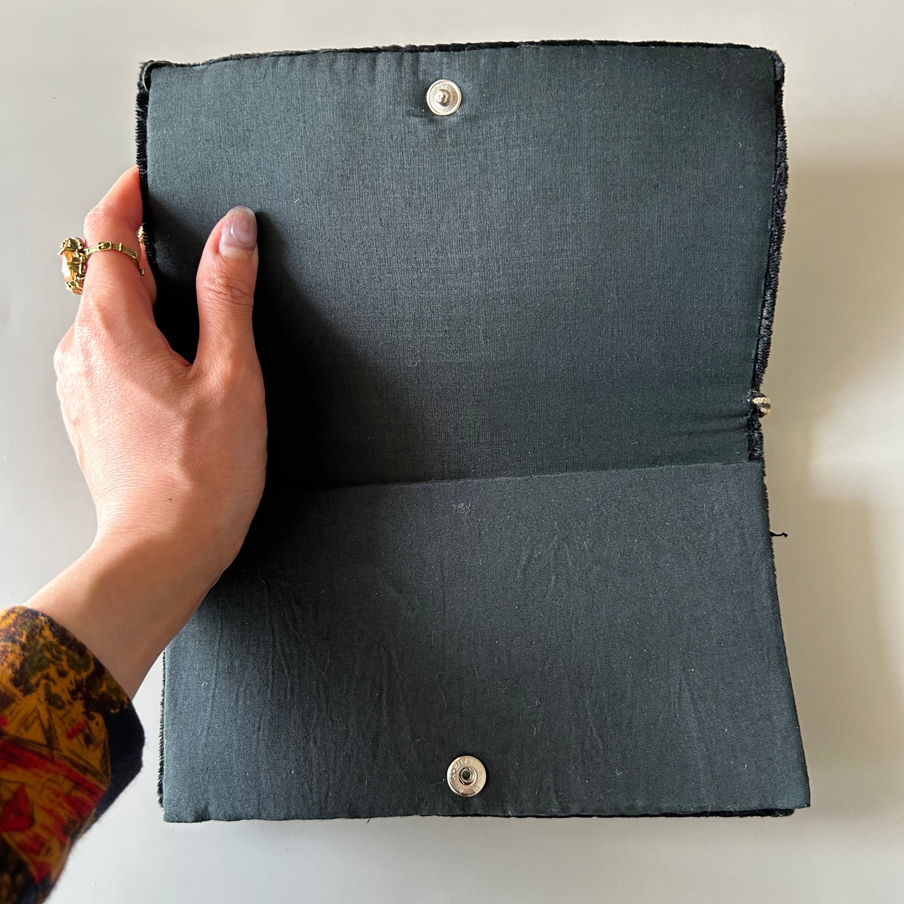 ザリ刺繍 クラッチバッグ〈孔雀と花〉 | Rika Ogasawara｜ 福岡