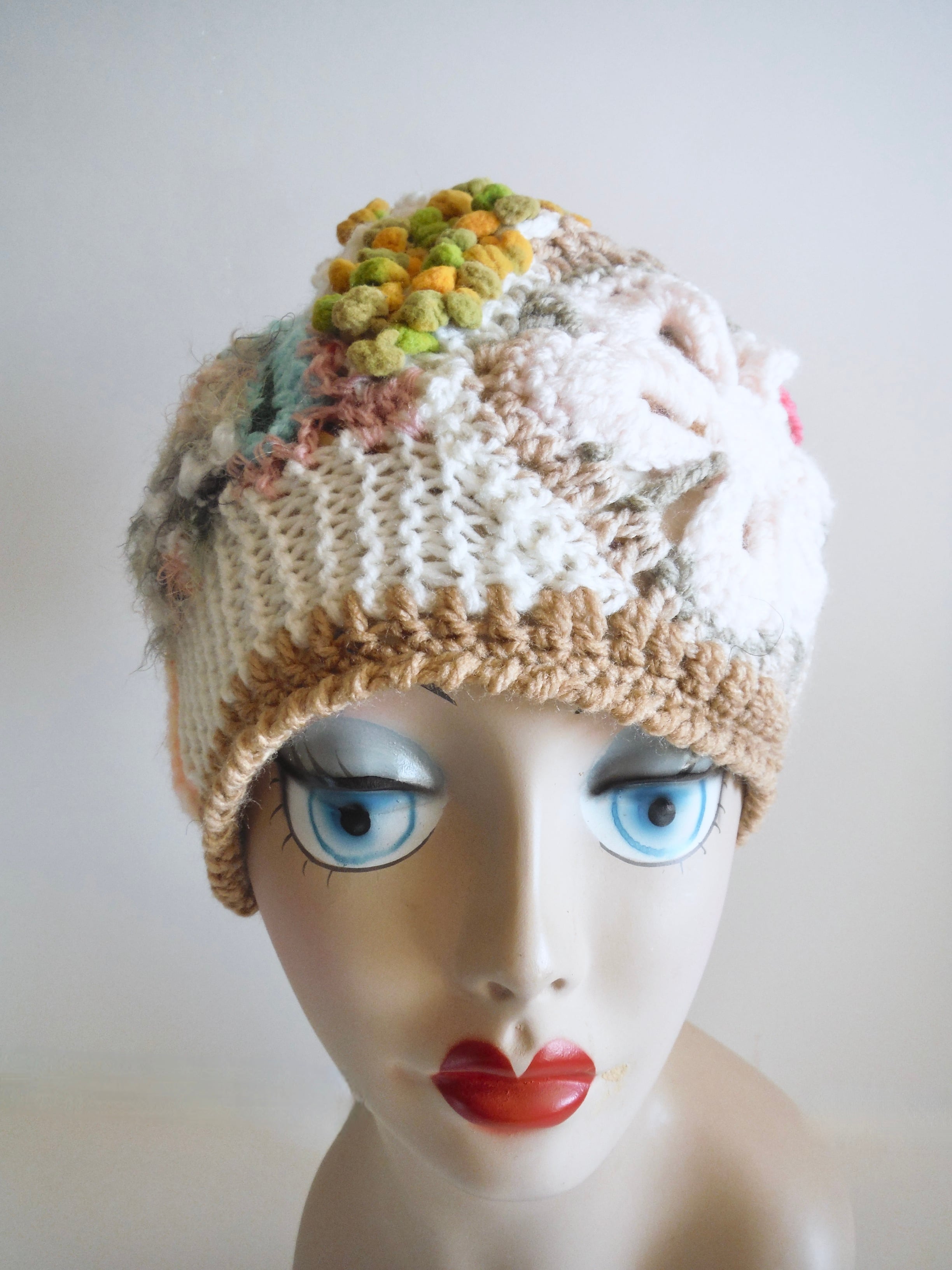 モチーフつなぎのアートなニット帽B | DEL-HITS