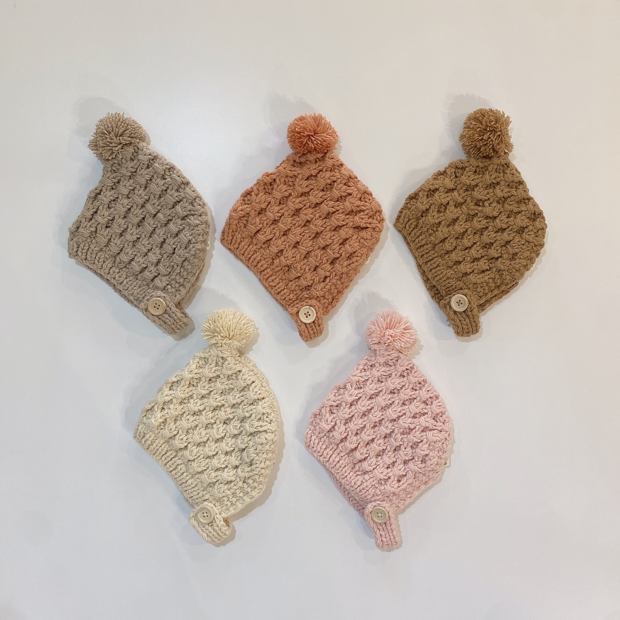 ぽんぽん付きニットボンネット