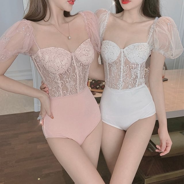 【予約販売】水着 レディース ワンピース ピンク ホワイト 透け感 フリル シアー レース 背中見せ 編み上げ フリル ビーチ リゾート スイムウェア 海 プール こなれ感 お洒落 韓国 トレンドM/L/XL