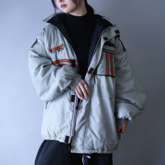 multi gimmick design over silhouette mountain jacket