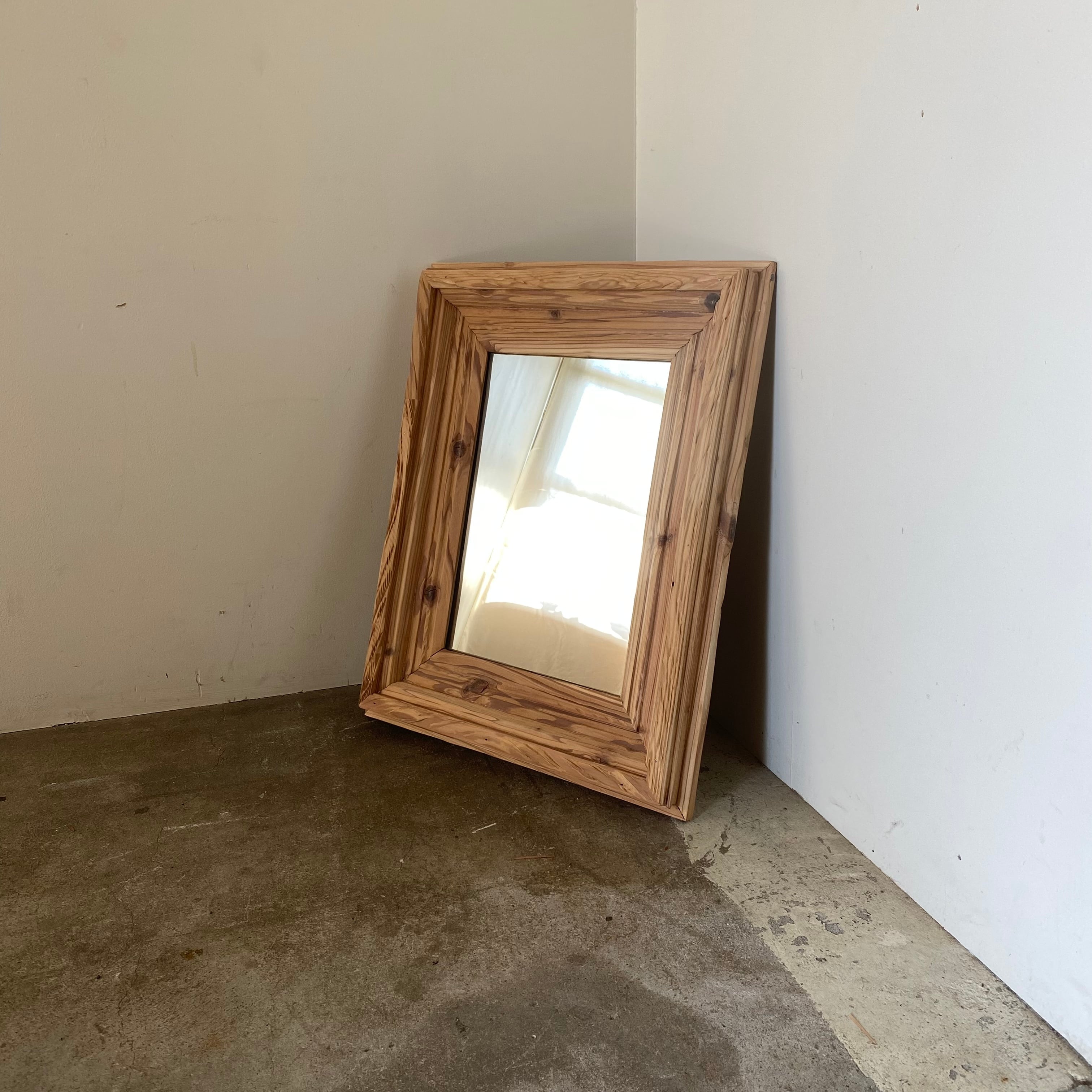 古い額縁の鏡　0983