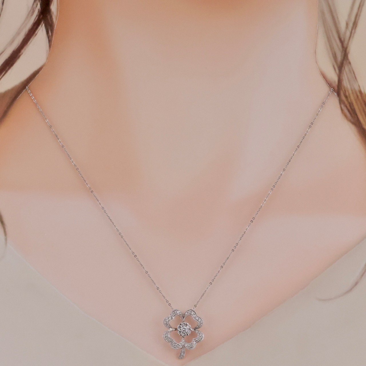 K18 WG ダイヤモンド 0.31ct ネックレス クローバー 彫金 透かし彫り 