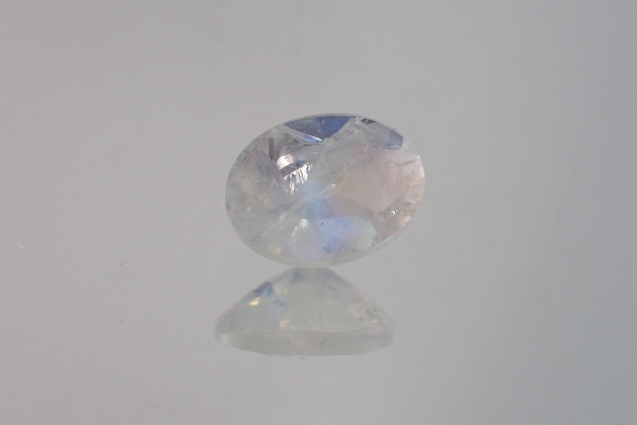 レインボームーンストーン　0.99ct　 [D9-27]