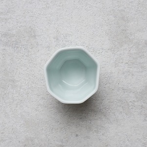 波佐見焼　青白磁釉流し八角ぐいのみ　酒器