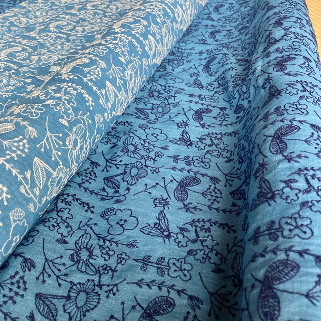 猫と花と鳥と/赤  京都の手捺染（ハンドプリント ）テキスタイル 綿麻シーチング