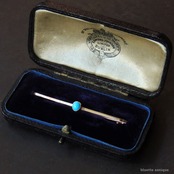 英国アンティークジュエリー 15ctゴールド 天然ターコイズ バーピンブローチ (ソーティングメモ付)