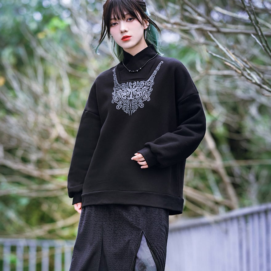 中華ゴシック スウェット タートルネック 刺繍 ドロップショルダー
