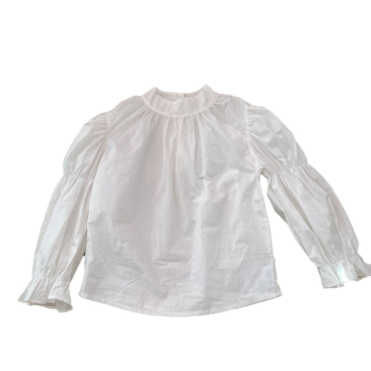 秋ホワイトランタンスリーブブラウス