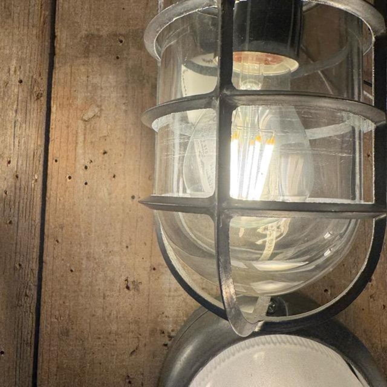TOPANGA Lighting　レトロインダストリアルアイアンウォールランプ　クローム　アウトドア　壁付け　コンセント接続　玄関　ガーデン　ベランダ　テラス