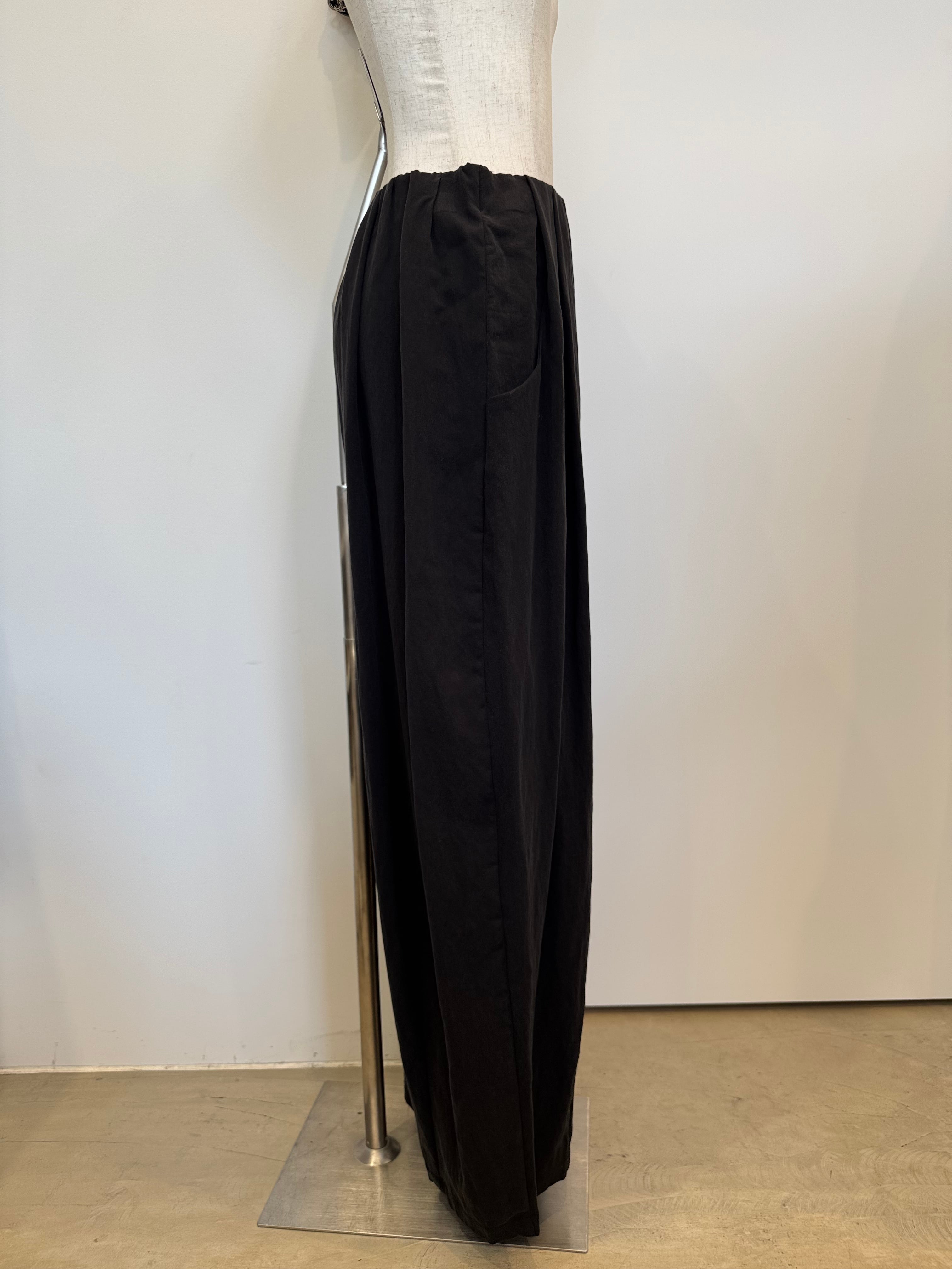 【CHIGNON】フロントタックカーヴィーパンツ　3261-026MK