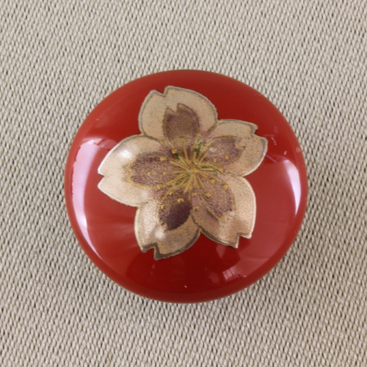 名工「光俊」作 鼈甲金蒔絵 帯留め 「水と桜散らし 【公式通販】