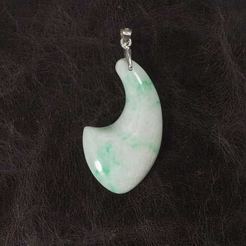 糸魚川翡翠 鮮緑 ペンダントトップ 5.6g  Itoigawa Vivid green Jadeite pendant top