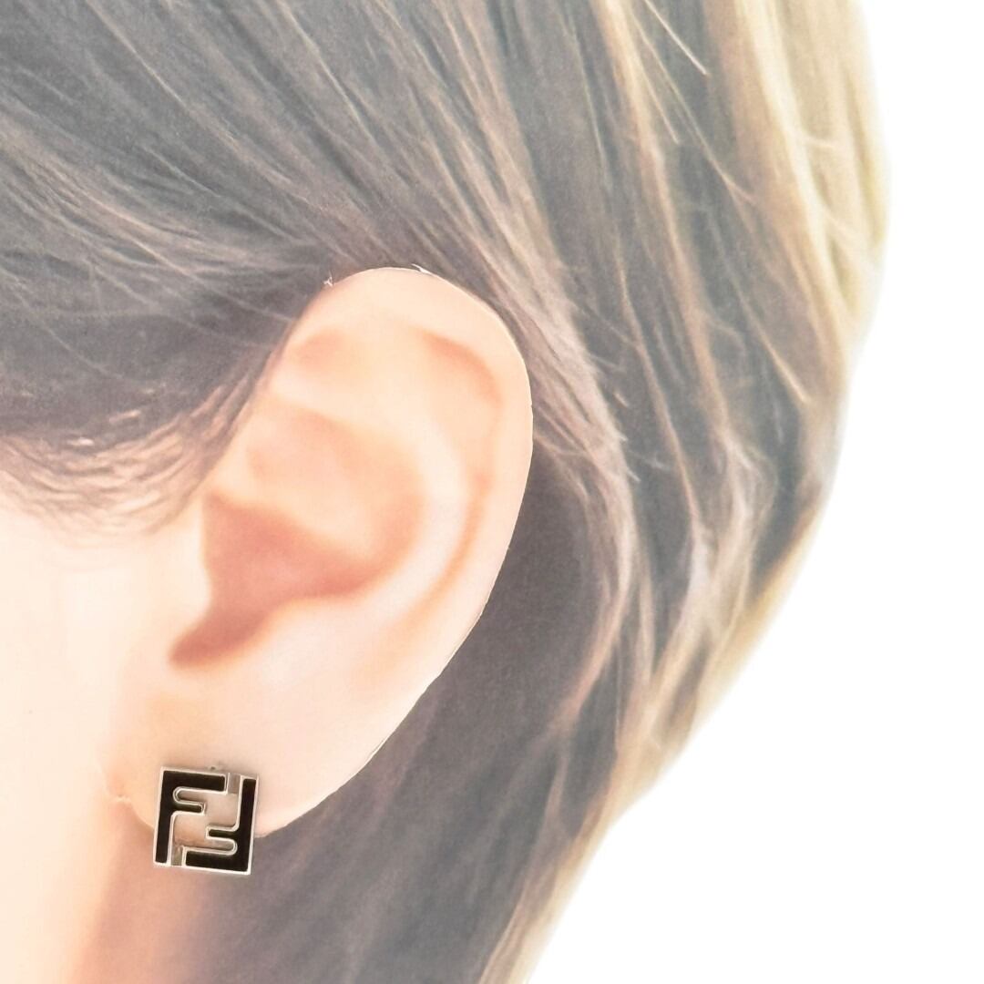 フェンディ メンズ シングル スタッド FF ピアス 片耳用 黒色