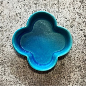 四つ葉のクローバー鉢　トルコブルー