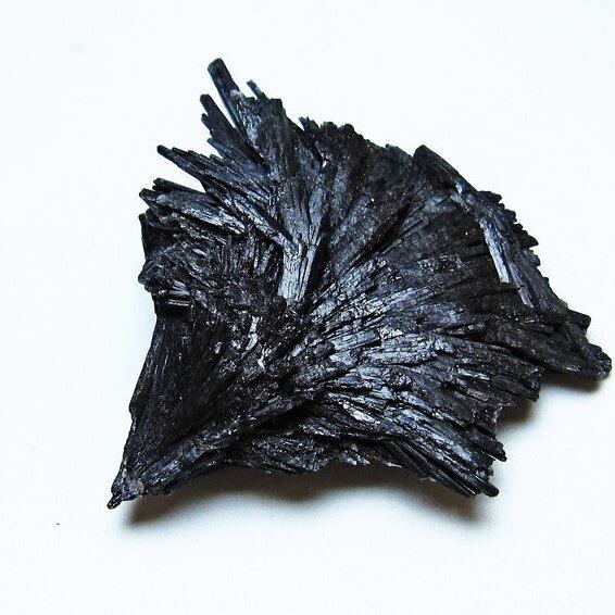 ブラック カイヤナイト 原石 一点物 171-7568