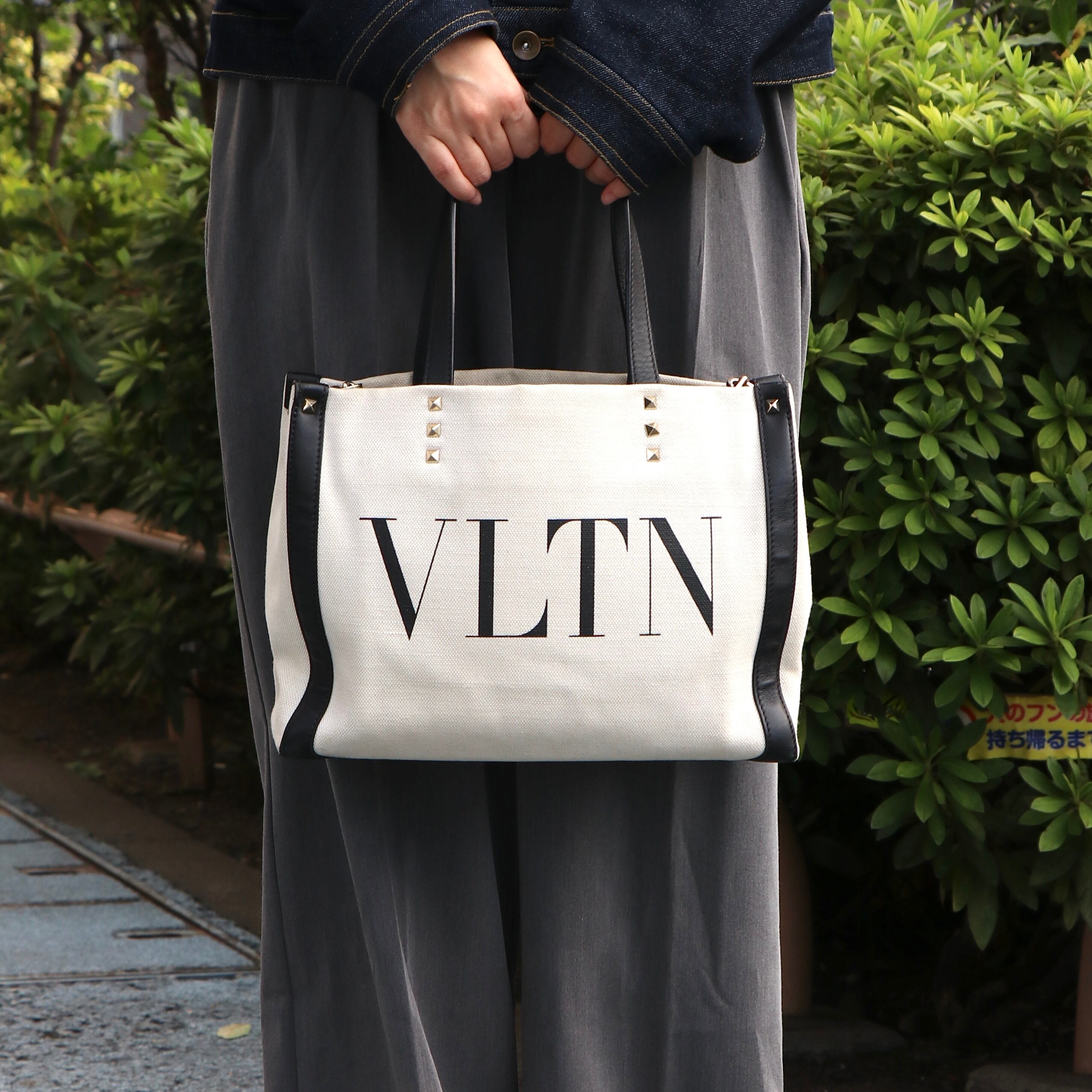 VALENTINO プリントトートバッグ レザー キャンバス アイボリー  