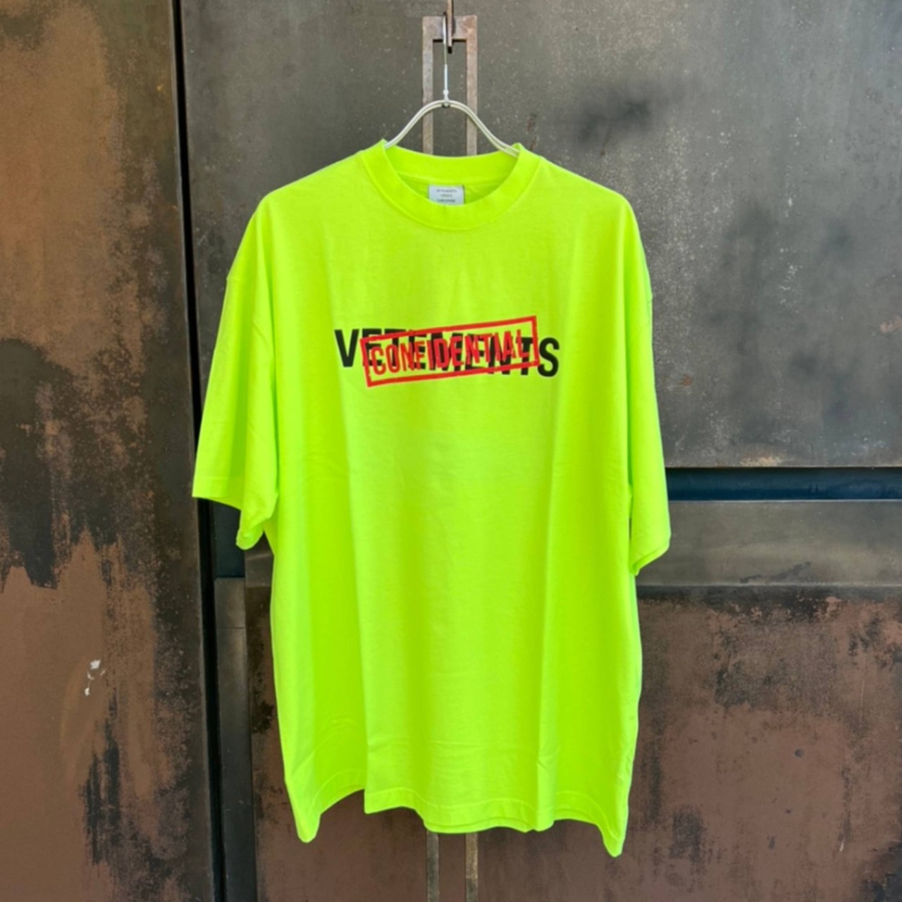 VETEMENTSCONFIDENTIAL LOGO T-SHIRTNEON YELLOW - 1