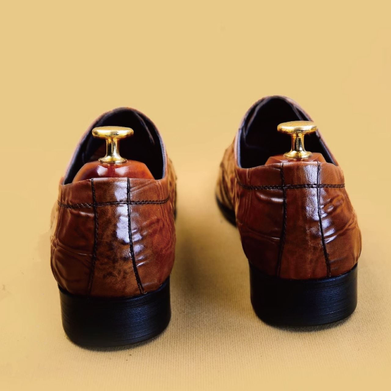 英国風のワニ柄がポイントの紳士靴　SS012