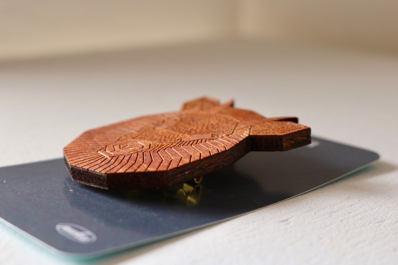 nukumaruさん/ブローチ「ニホンカモシカ」