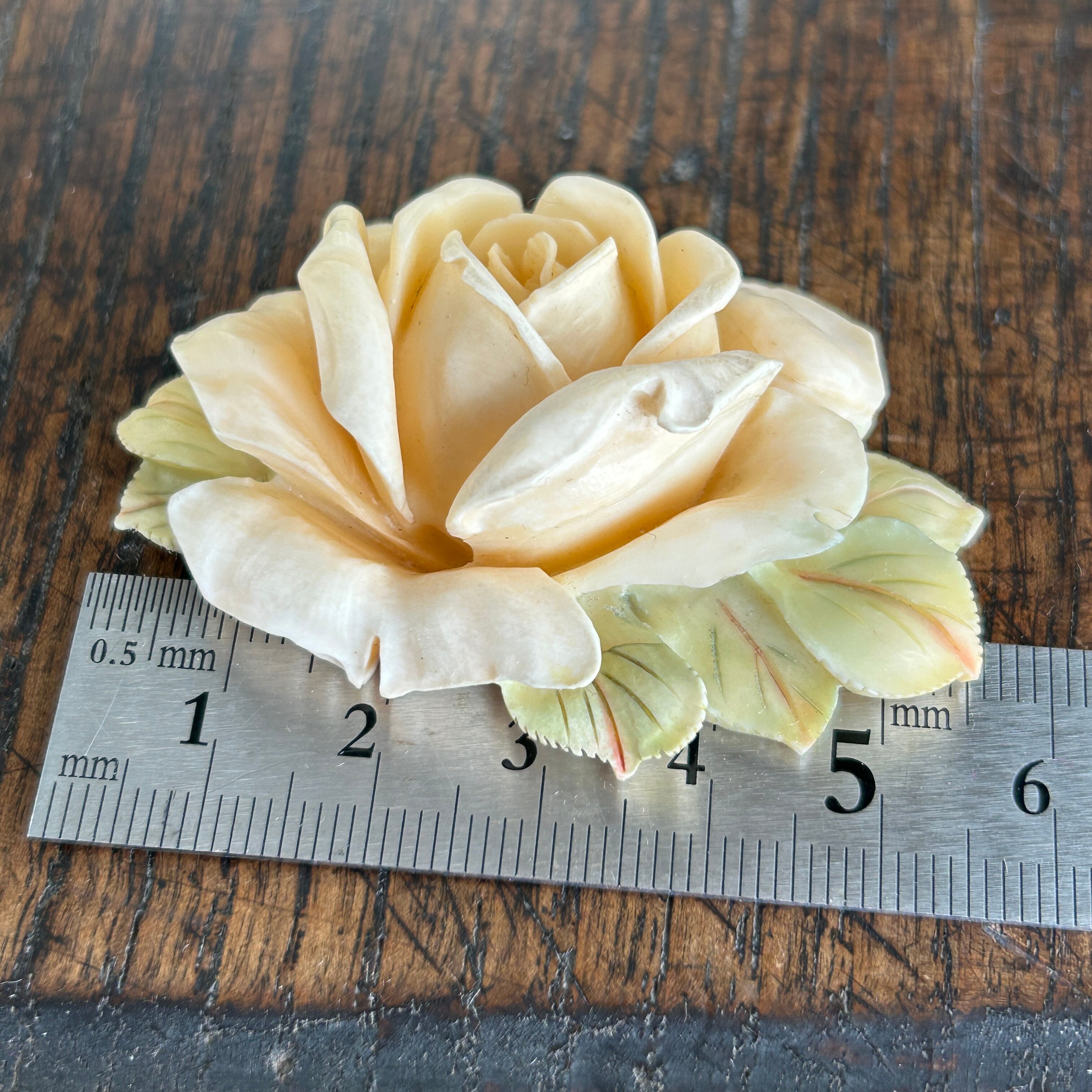 アンティーク 鯨歯に染め 繊細な薔薇の帯留め | bonbidou22