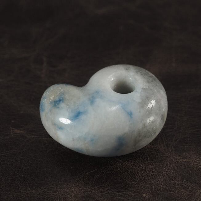 糸魚川翡翠 コン沢 青翡翠 ゆる勾玉 17.9g Itoigawa Blue Jadeite
