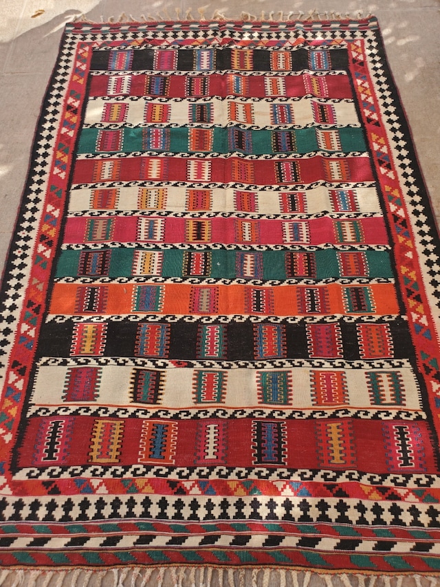 絨毯クエスト45【No.14】Kilim ※現在、こちらの商品はイランに置いてあります。ご希望の方は先ずは在庫のご確認をお願いします。