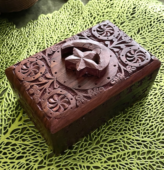 ◆月と星◆ 木彫りのBOX ◆ Moon Star Wooden Engraved Box ◆ イギリスからの魔法 ◆ イギリスよりの画像