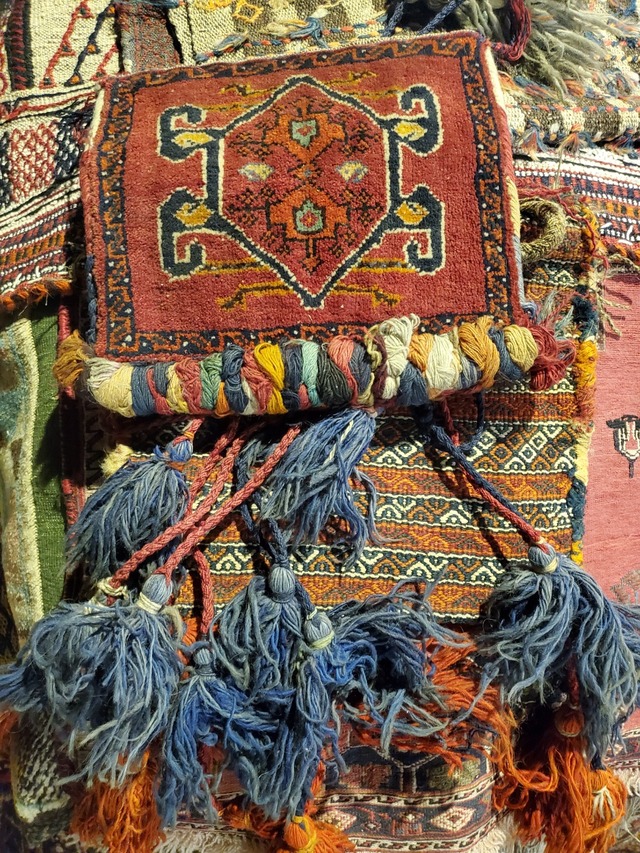 絨毯クエスト40【No.87】袋 ※現在、こちらの商品はイランに置いてあります。ご希望の方は先ずは在庫のご確認をお願いします。