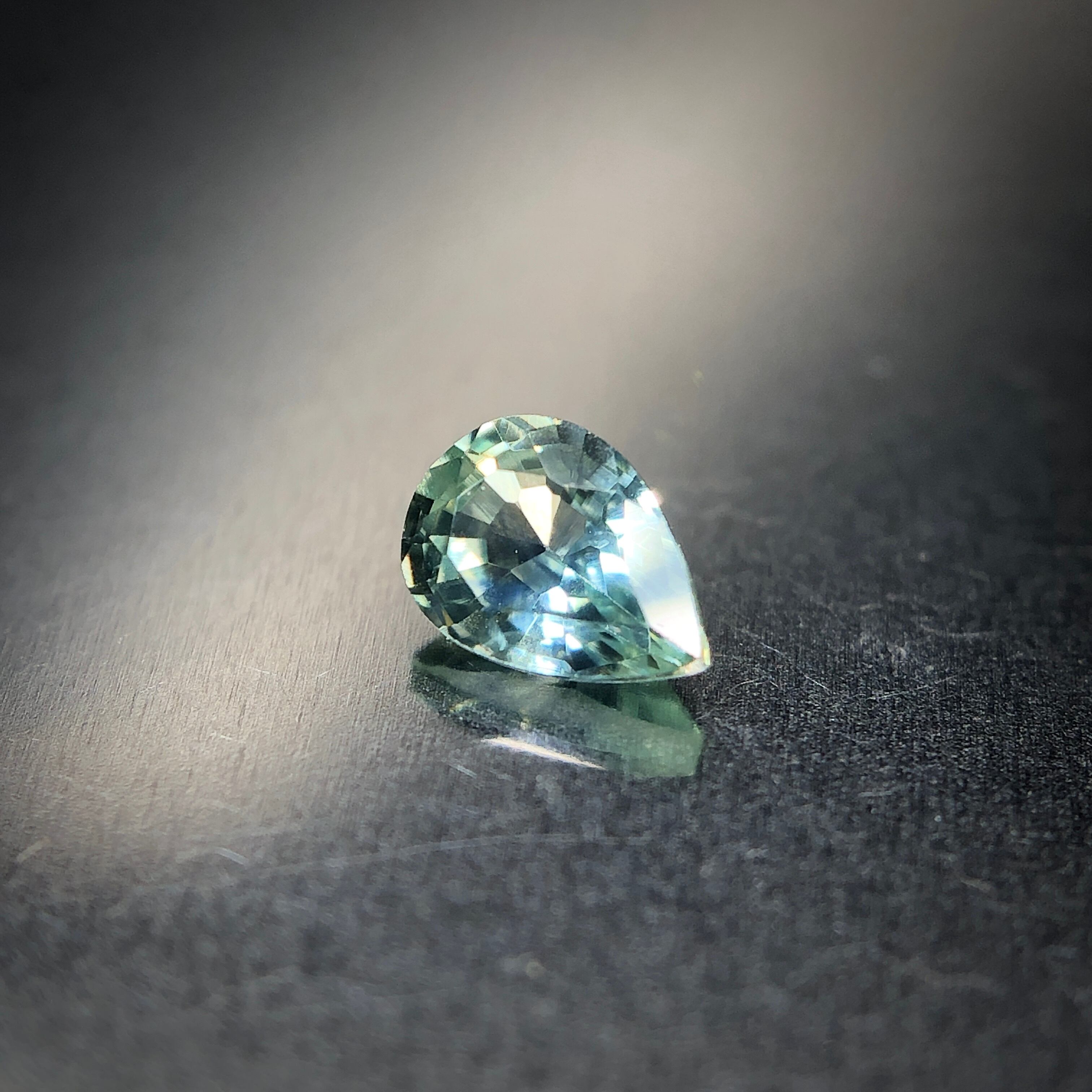 唯一無二の青色 0.19ct 希少石 天然 モンタナサファイア | Frederick's