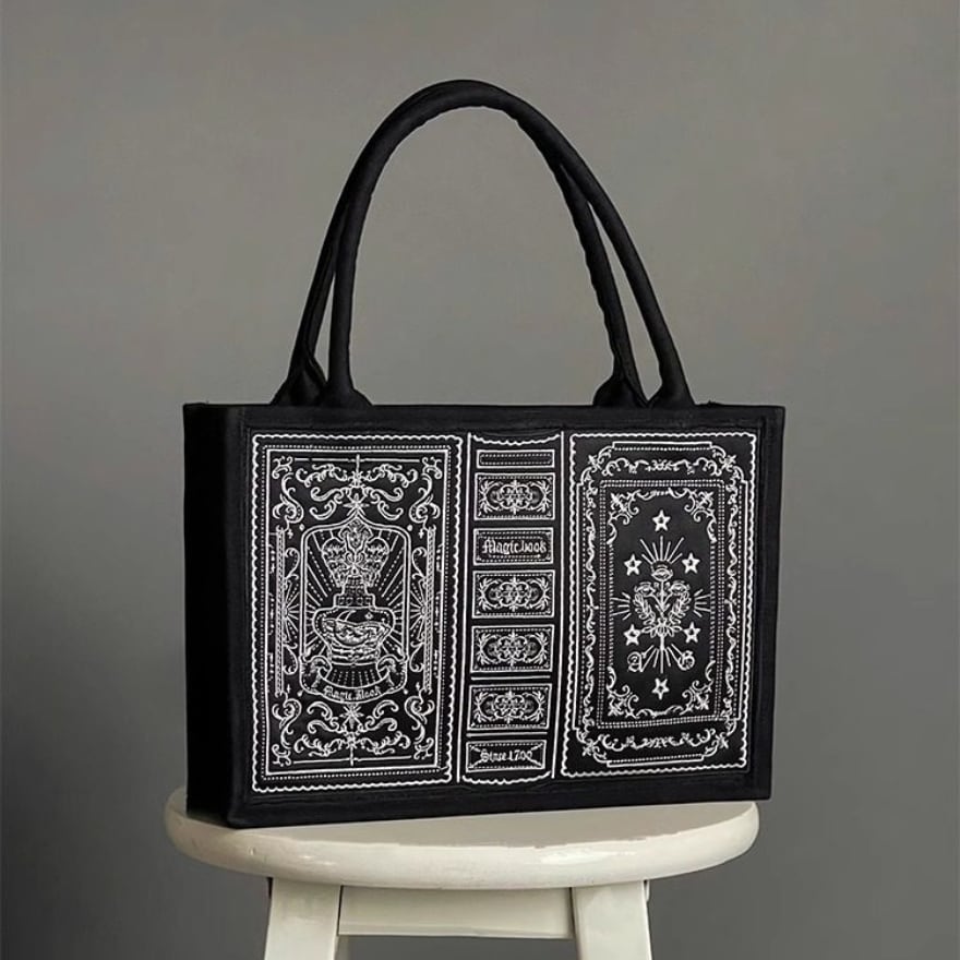 魔導書の誘い アンティーク刺繍の魔法バッグ|大人ゴシックな魔女ドレスに映えるクラシカルな書物型トート