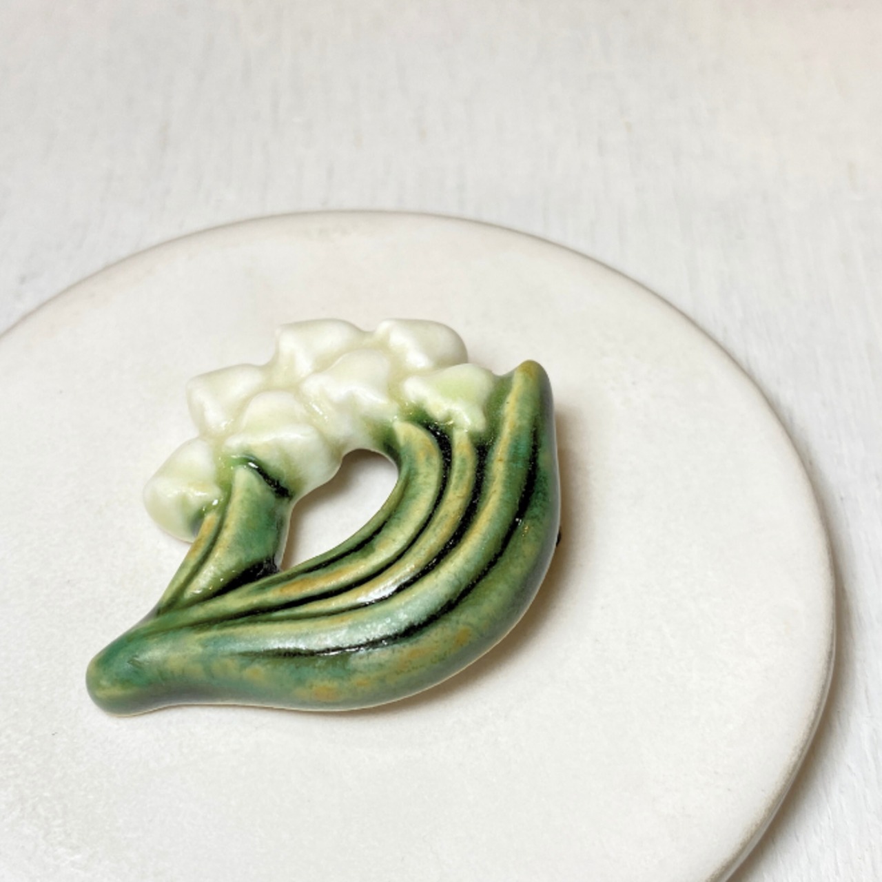 すずらん　ブローチ