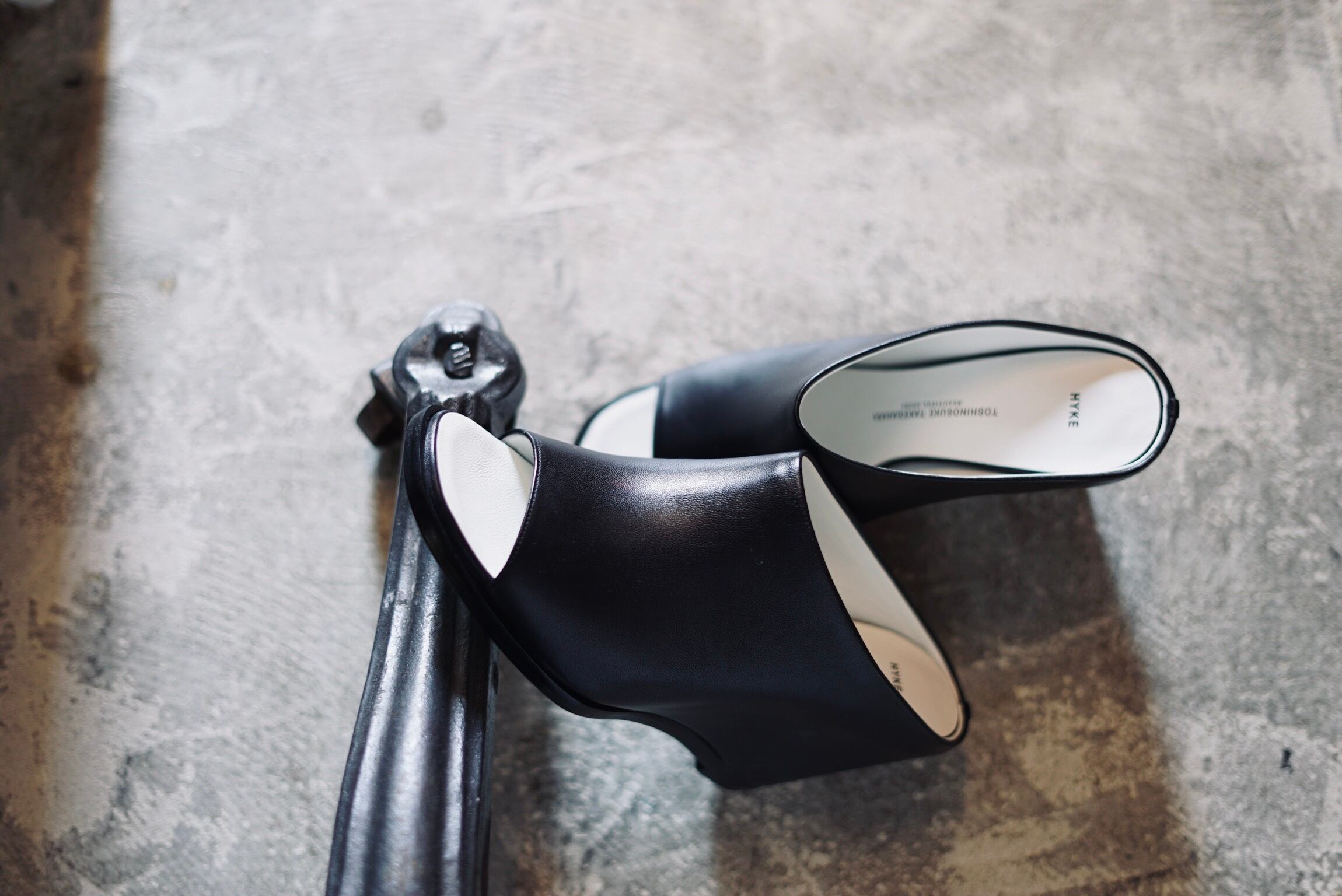 HYKE / LEATHER MULES ( BLACK ) | JUQUI Online