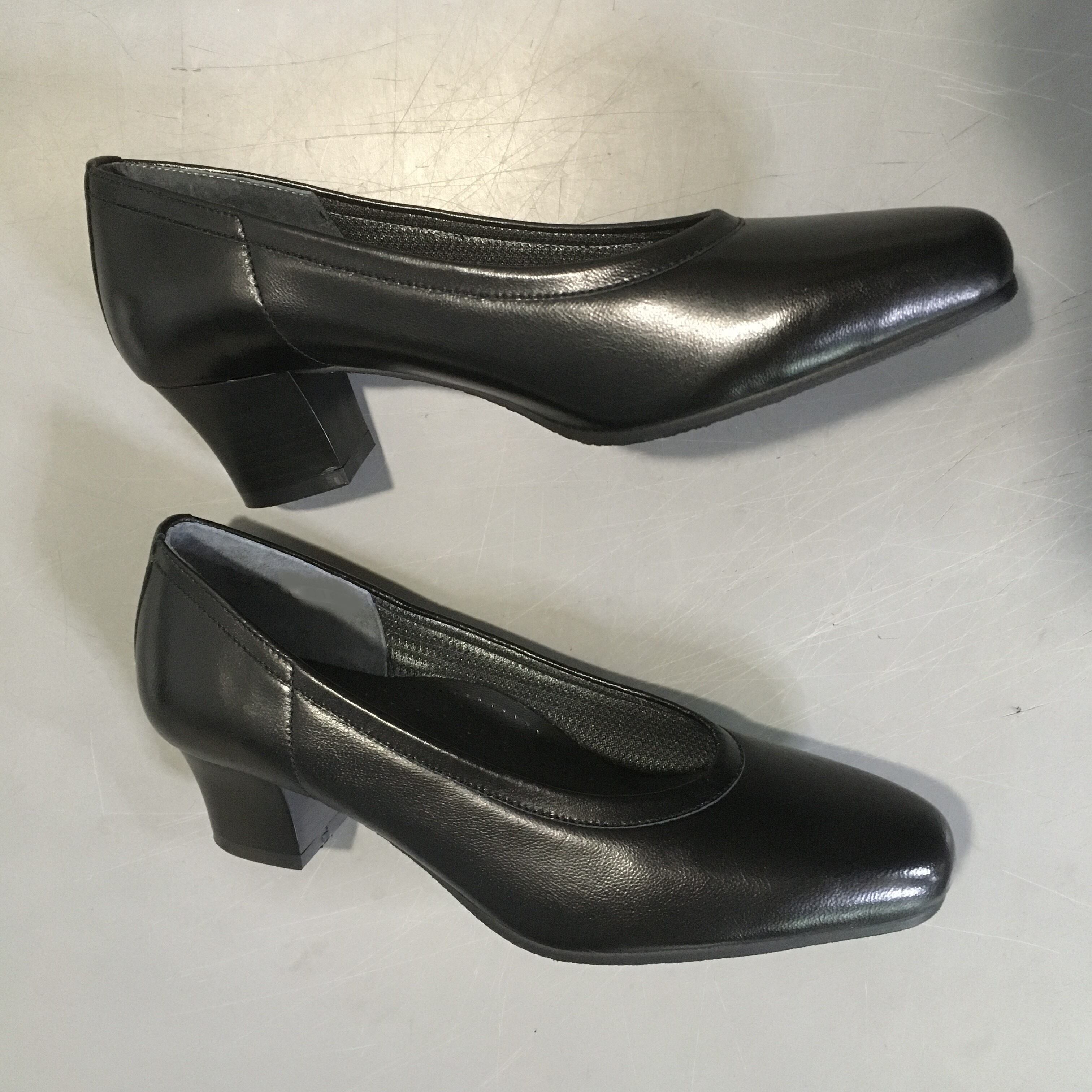 【21.0cm】パイピングパンプス