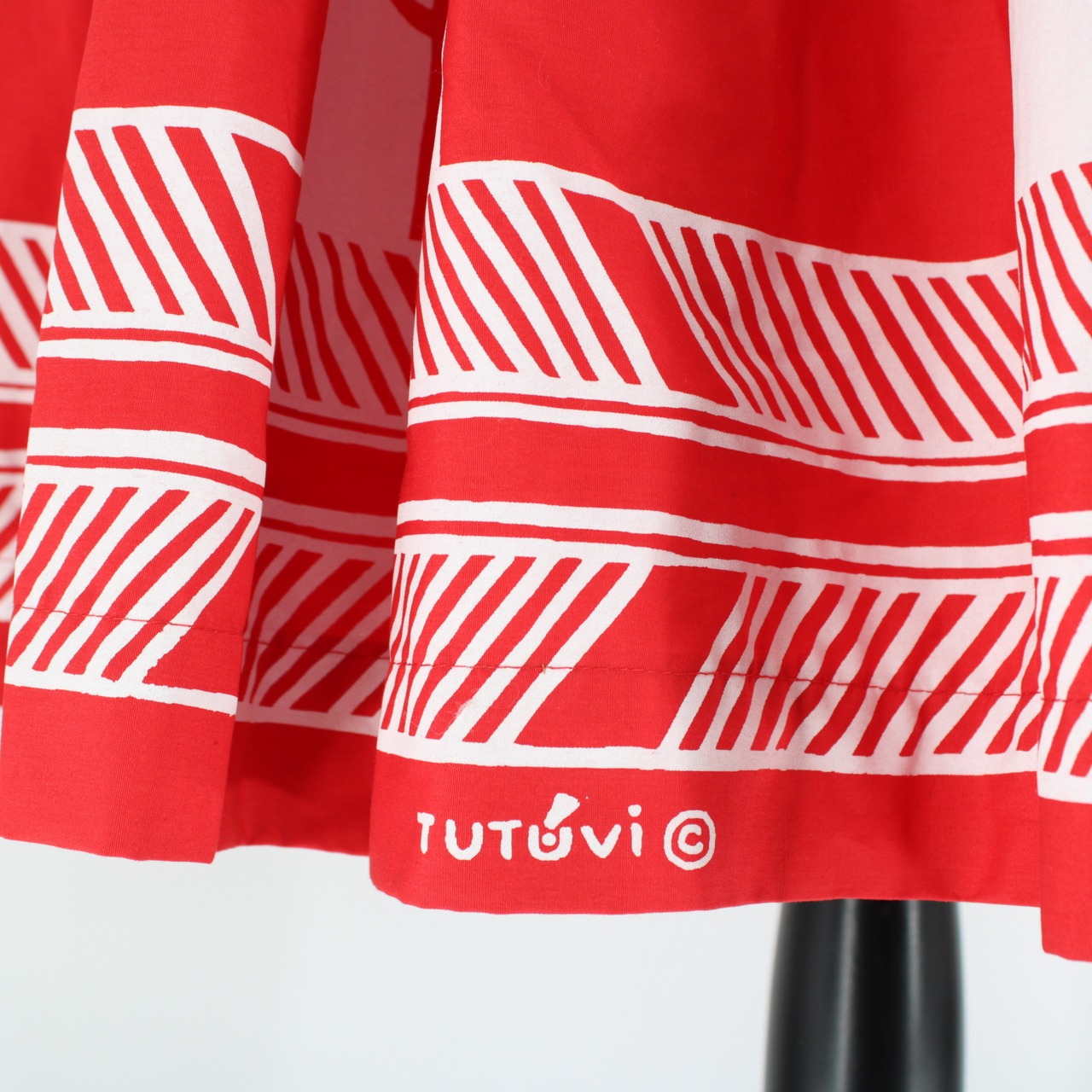 【最高級 ハワイ製 フラダンス衣装】レッド TUTUVI TORCH GINGER ツツビ トーチジンジャー パウスカート 白 ホワイト 赤 花柄