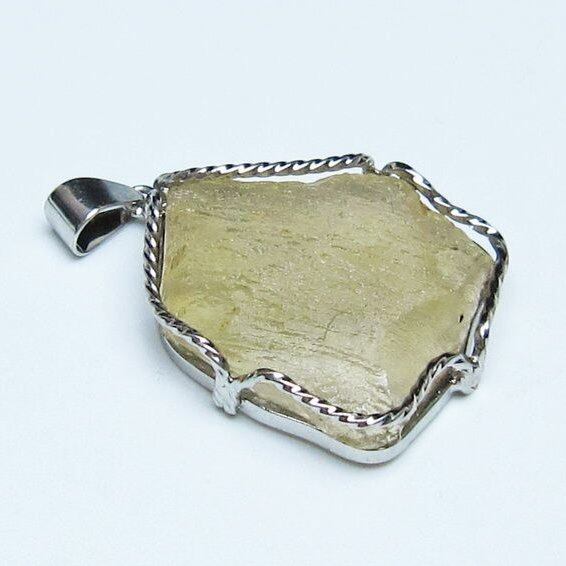 リビアングラス ペンダント 一点物 おまかせ便 112-13896