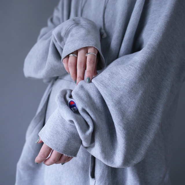 "Champion" light gray color over silhouette reverse wave sweat parka